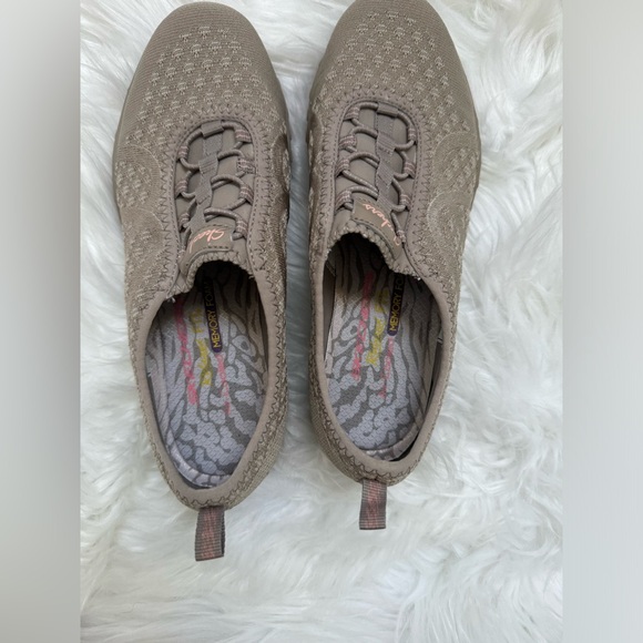 Skechers Taupe Women's Shoes - Picture 2 of 9